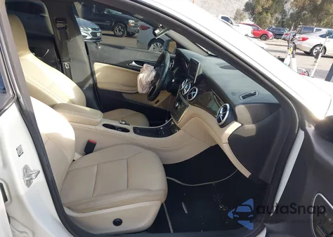 2014 Mercedes-Benz Cla 250 z USA, uszkodzony, nr VIN WDDSJ4EB6EN117203